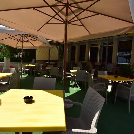 Hotel Mont Blanc Bellaria-Igea Marina Esterno foto