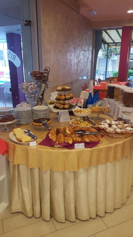 Hotel Mont Blanc Bellaria-Igea Marina Esterno foto