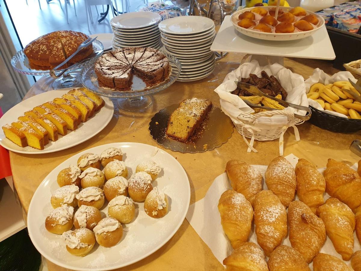 Hotel Mont Blanc Bellaria-Igea Marina Esterno foto