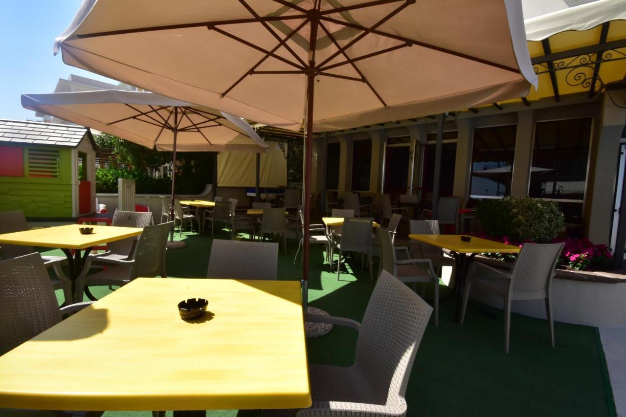 Hotel Mont Blanc Bellaria-Igea Marina Esterno foto