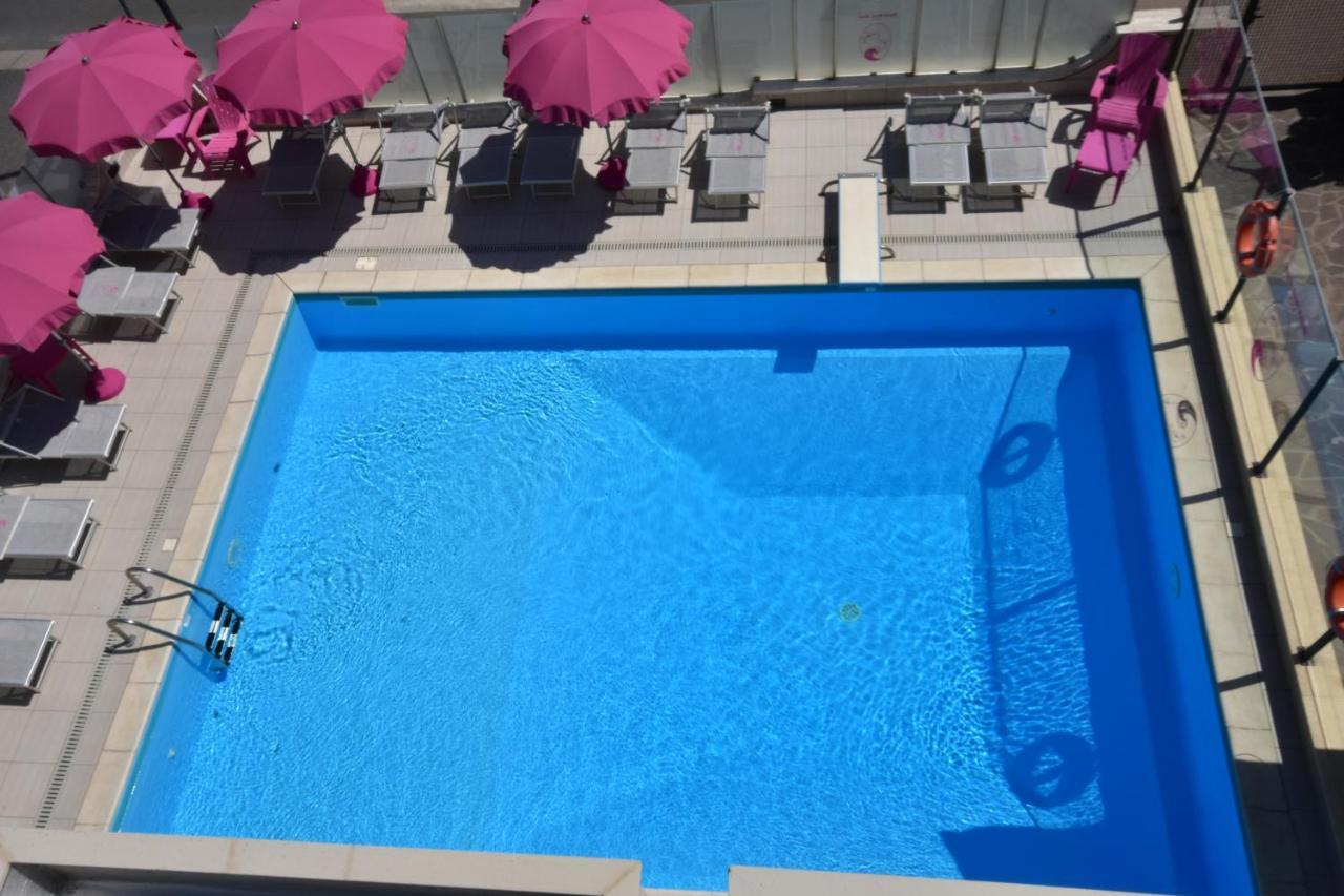 Hotel Mont Blanc Bellaria-Igea Marina Esterno foto