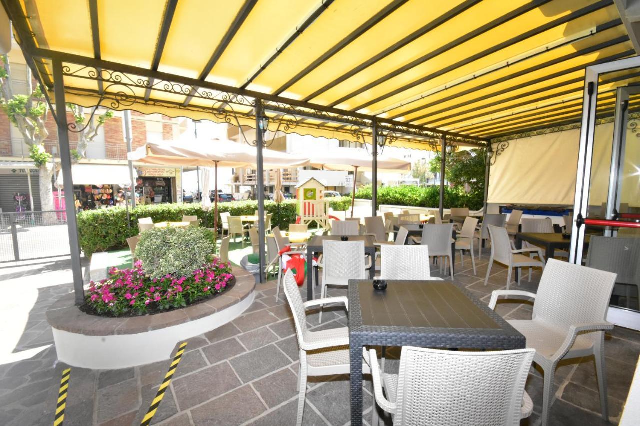 Hotel Mont Blanc Bellaria-Igea Marina Esterno foto