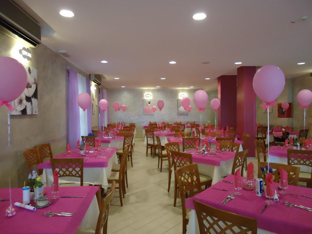 Hotel Mont Blanc Bellaria-Igea Marina Esterno foto