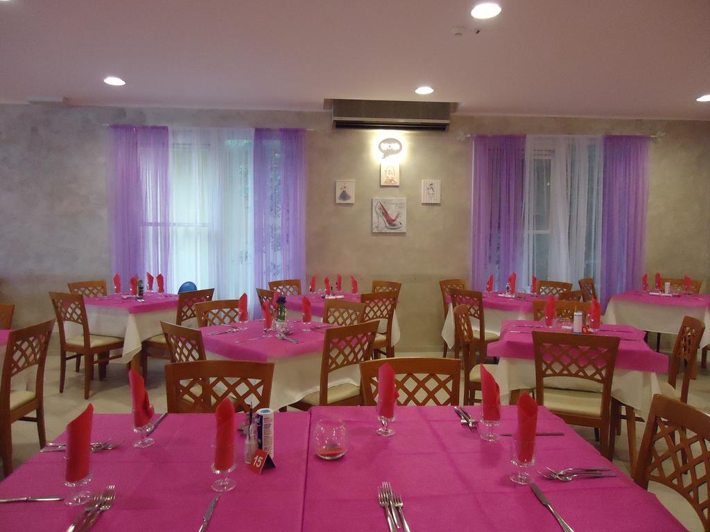 Hotel Mont Blanc Bellaria-Igea Marina Esterno foto