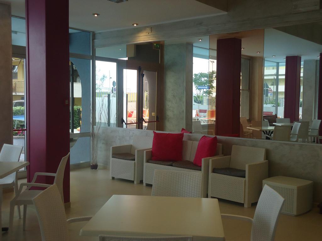 Hotel Mont Blanc Bellaria-Igea Marina Esterno foto