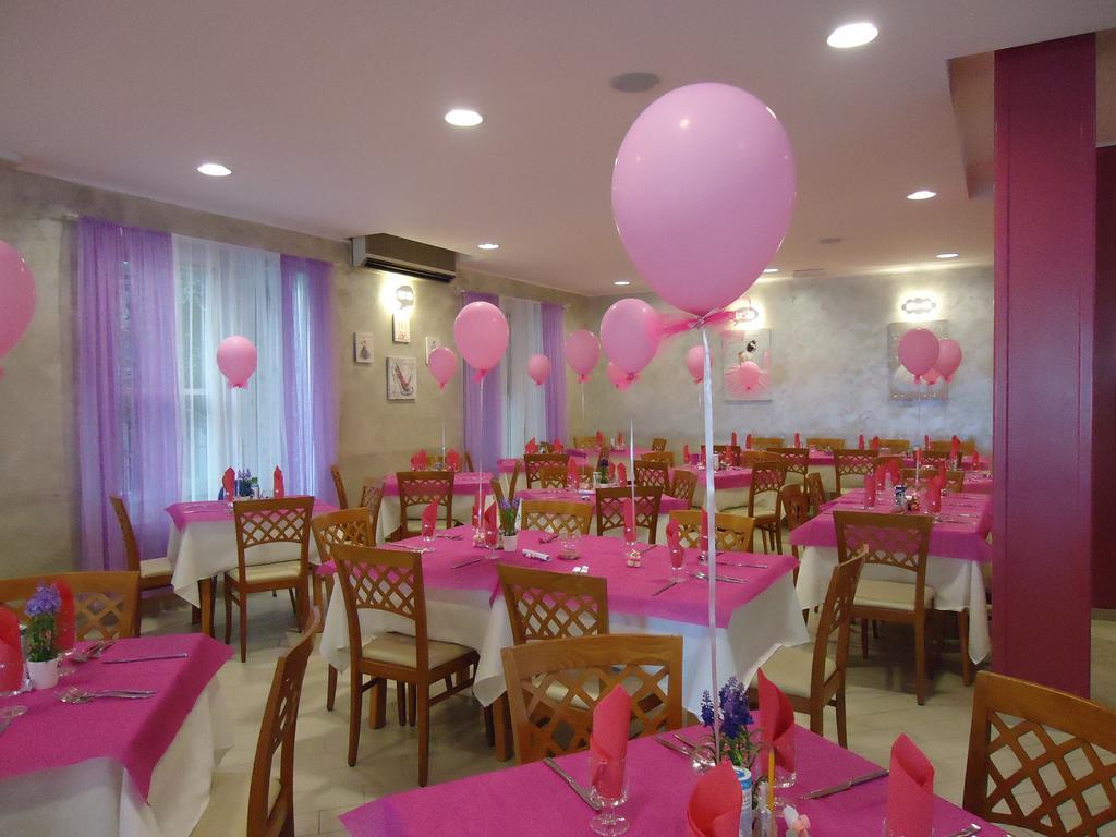 Hotel Mont Blanc Bellaria-Igea Marina Esterno foto